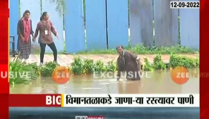 Passengers carrying water, bags on their heads on the road leading to Nagpur airport to the airport