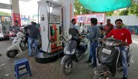 Petrol-Diesel आज किती रुपयांनी विकलं जातंय? जाणून घ्या नवे दर 
