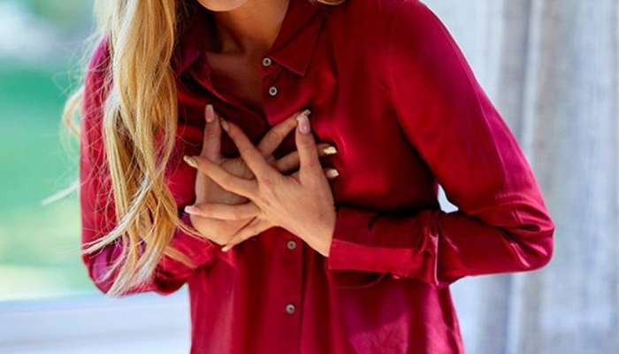 Heart Attack या धोक्याच्या Warning Signकडे दुर्लक्ष करु नका, अन्यथा जीवाला वाढू शकतो धोका 
