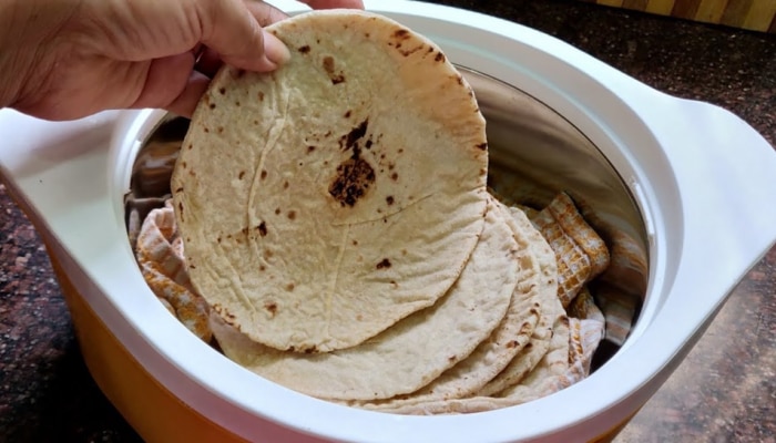 Stale Chapati: शिळी चपाती खाल्ल्यामुळे आरोग्यास होतात अनेक फायदे