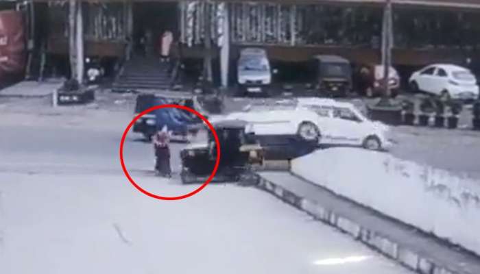 कार आणि रिक्षामध्ये भयंकर अपघात अशी वाचली महिला, VIDEO पाहून अंगावर कांटा येईल 