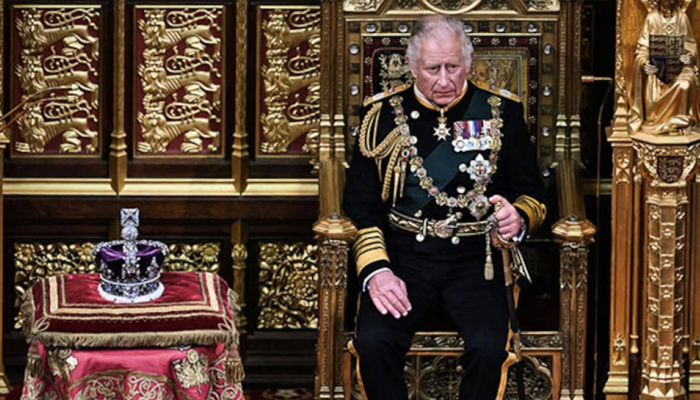King Charles III : किंग चार्ल्स III सिंहासन सोडणार; 400 वर्षांपूर्वीची ती' भविष्यवाणी खरी ठरणार? 