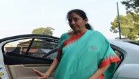 पुण्यात अर्थमंत्री निर्मला सीतारामन यांचा ताफा अडवला, आप कार्यकर्त्यांकडून घोषणाबाजी