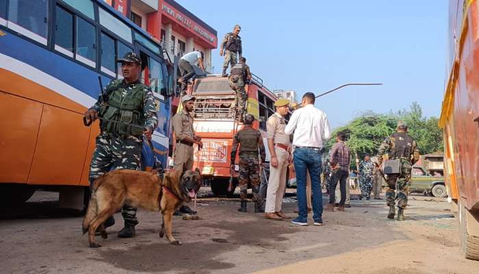 Jammu Kashmir Blast : जम्मू-काश्मीरमध्ये प्रवासी बसमध्ये मोठा स्फोट, एक रात्री तर दुसरा सकाळी; दोन जखमी