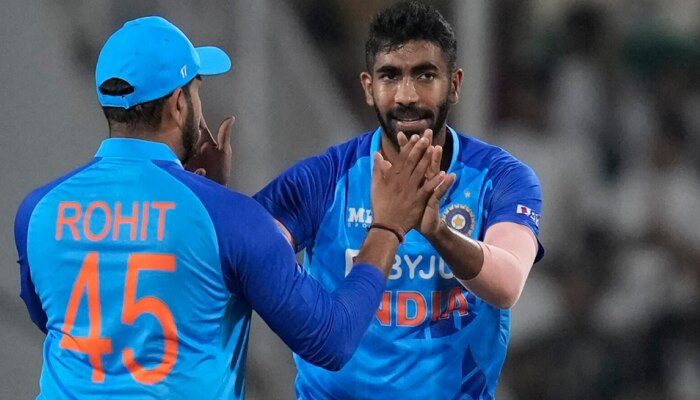 Jasprit Bumrah : जसप्रीत बुमराह दुखापतीमुळे टी 20 वर्ल्ड कपमधून बाहेर, टीम इंडियाला मोठा झटका