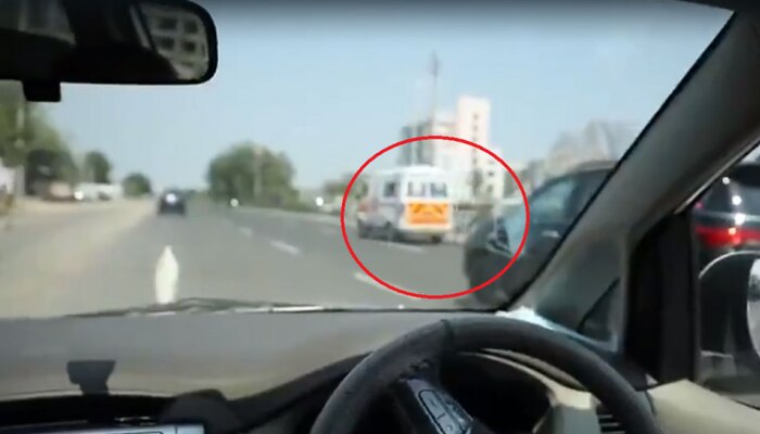 Ambulance ला रस्ता मोकळा करुन देण्यासाठी पंतप्रधान मोदींनी थांबवला ताफा, पाहा Video