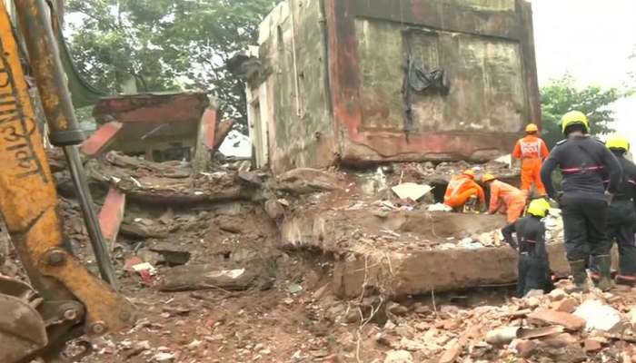 नवी मुंबईत चार मजली इमारतीचा भाग कोसळला, एकाचा मृत्यू
