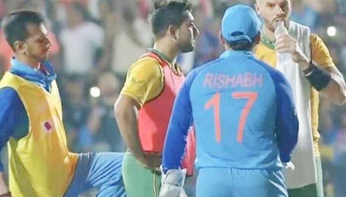 IND Vs SA: युजवेंद्र चहलनं आफ्रिकन खेळाडूला मारली लाथ! Video पाहून तुम्हीही पोट धरून हसाल