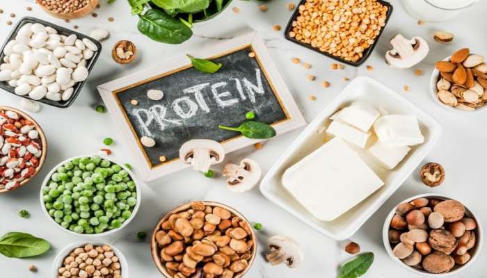 Protein: प्रोटीनच्या कमतरतेमुळे शरीरात समस्या होतात, त्याकडे करु नका दुर्लक्ष !