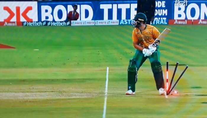 Ind Vs SA : 1 बॉल, 2 फलंदाज, दोघेही आऊट...तरीही गेला नाही एकंही विकेट!