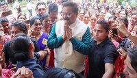 आदेश बांदेकर यांना दहावीला इतके पडले मार्क, त्यानंतर वडिलांनी असं काही केलं की...