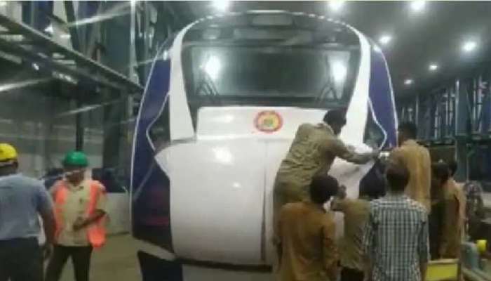 वंदे भारत एक्सप्रेसला सलग दुसऱ्या दिवशी अपघात; अशी झाली ट्रेनची अवस्था