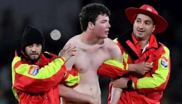 PAK vs NZ सामन्यात मैदानात घुसला नग्न व्यक्ती अन्...; पाहा पुढे काय झालं 