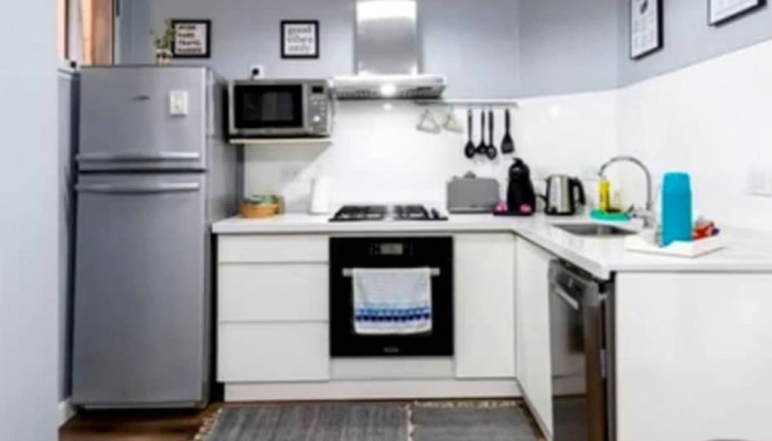 Vastu Tips for Home: टीव्ही- फ्रिज कुठे ठेवताय? त्यावरूनही ठरतं घराचं आणि घरातल्यांचं भविष्य 