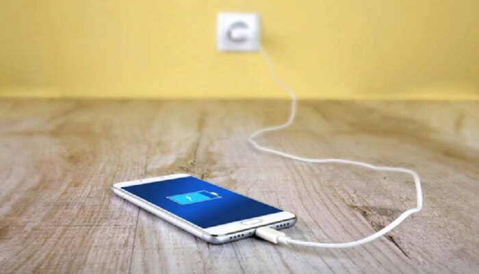 Charging : वारंवार चार्जिंग करण्याची कटकटच नाही, जाणून घ्या ही सोपी ट्रीक