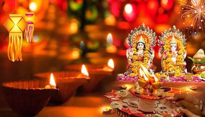 Goddess Lakshmi: दिवाळीत लक्ष्मीला प्रसन्न करण्यासाठी करा हे काम, नशीब सोन्यासारखे चमकेल