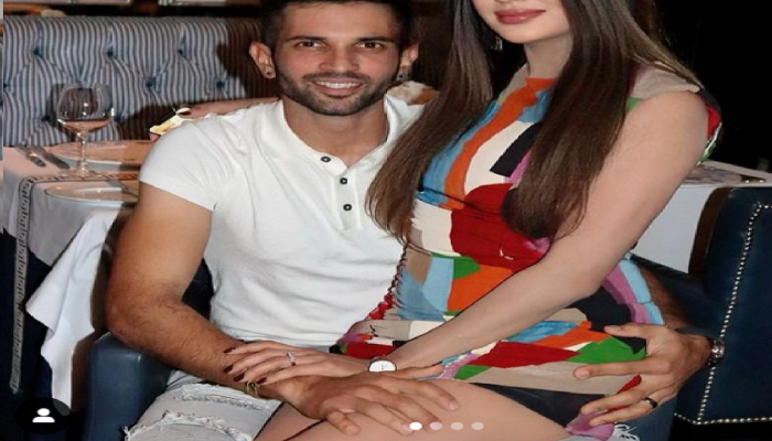 केशव महाराजची पत्नी आहे सौंदर्याची खाण, लग्नासाठी शिकावं लागलं होतं कथक... वाचा मजेदार कहाणी