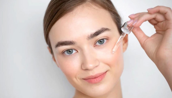 Skin Care Tips: चेहऱ्यावर सीरम लावताना &#039;या&#039; चूका टाळा? जाणून घ्या