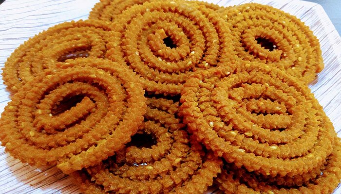 Chakli recipe: Diwali साठी बनवलेल्या चकल्या नरम पडतात? घाबरू नका आधी ही माहिती वाचा 