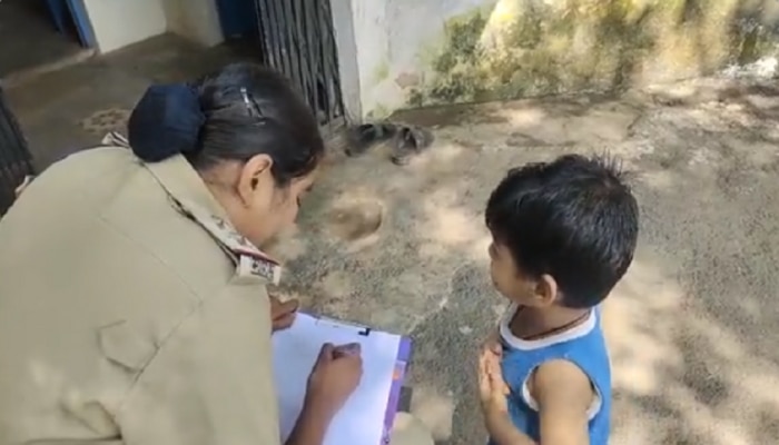 viral: &#039;&#039;माझ्या आईला तुरुंगात टाका&#039;&#039;.. चिमुकल्याची पोलिसात धाव..video पाहून व्हाल थक्क.. 