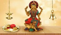 दिवाळीच्या पूजेनंतर या पद्धतीने करा लक्ष्मीची आरती, नशीब बदलेल; पडेल पैशांचा पाऊस 