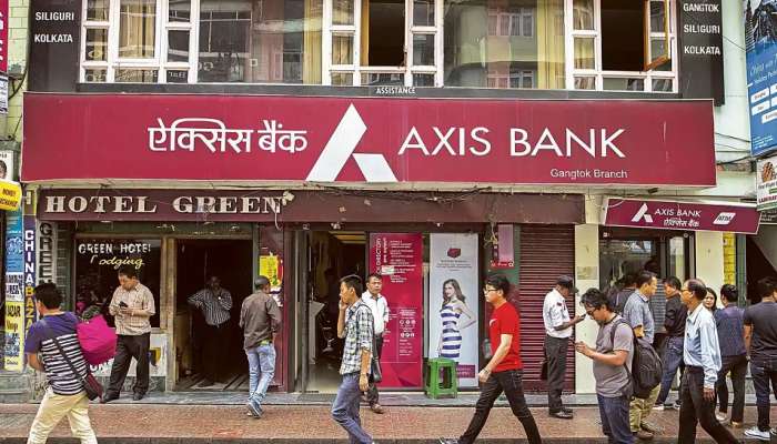 तुम्ही पण Axis bank चे ग्राहक असाल तर ही बातमी तुमच्यासाठी! 