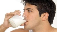 Men Health Tips: पुरुषांनो दुधात 'या' गोष्टी मिसळून प्या, स्टॅमिनाही वाढेल अन्....