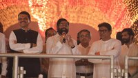 राज ठाकरेंचा Swag च वेगळा, एकच मारला पण सॉलिड मारला, शिंदे-फडणवीस खळखळून हसले!