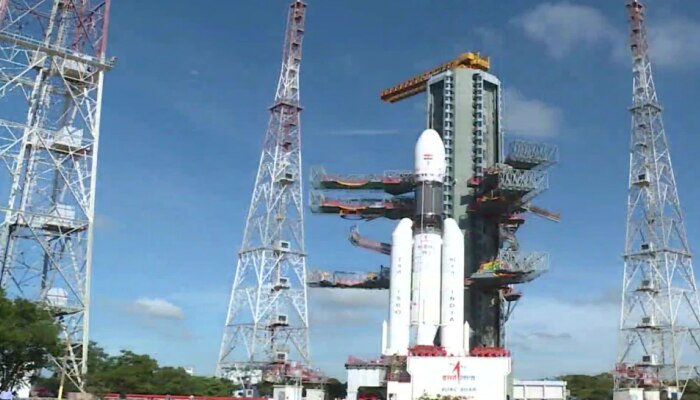 ISRO : 36 उपग्रहांसह इस्रोच्या सर्वात वजनदार रॉकेट LVM3 चं यशस्वी प्रक्षेपण