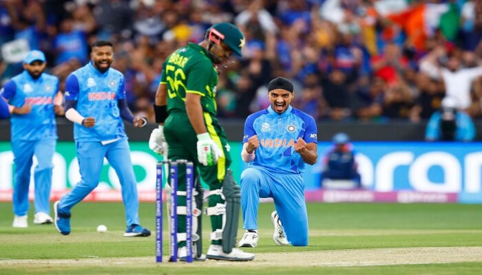 T20 World Cup 2022 India Vs Pakistan: Babar Azam out होताच सोशल मीडियावर memesचा पाऊस 