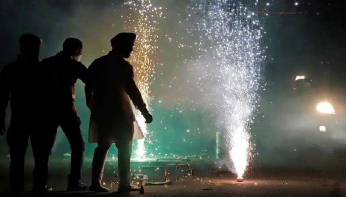  Diwali Celebration : दिवाळींच्या फटाक्यांमुळे त्वचेचे, डोळ्यांचे नुकसान होऊ शकते, अशी काळजी घ्या