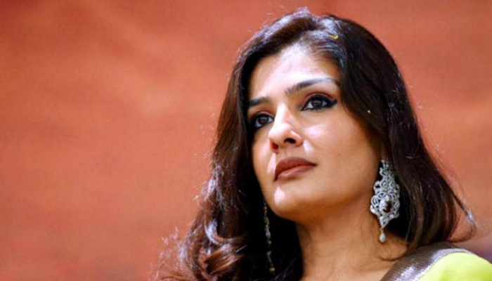 असं काय होतं ज्यामुळे डिंपलने Raveena Tandon च्या कानशिलात?