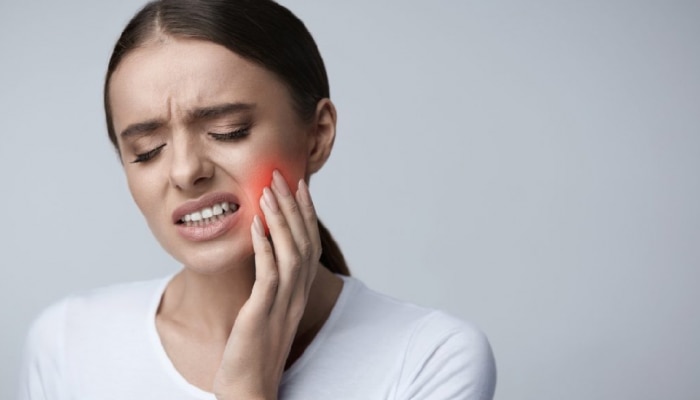 Oral Health : घरगुती उपायांनी कसं कमी कराल दातांचं दुखणं?