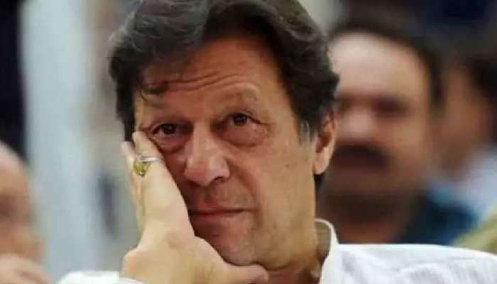 Video : &quot;इम्रान खान घडी चोर&quot;; भर सभेत पाकिस्तानच्या माजी पंतप्रधानांविरोधात घोषणाबाजी
