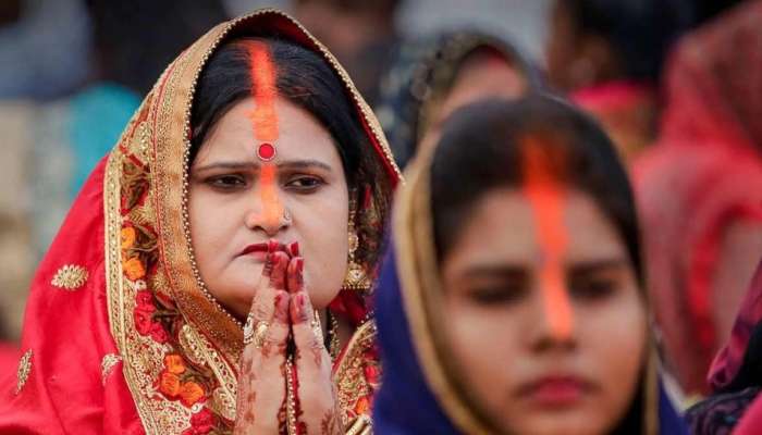 Chhath Puja 2022: महिला केशरी सिंदूर का लावतात? कारण जाणून तुम्हालाही आश्चर्य वाटेल