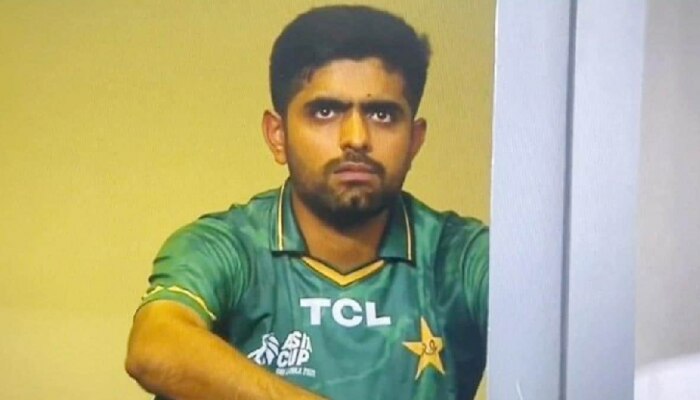 इंग्रजीत Babar Azam &#039;सुपर से भी उपर&#039;; Zimbabwe ची स्पेलिंग पहा काय लिहिलीये...