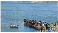 लोकप्रतिनिधी इकडे लक्ष द्या!'या' तालुक्यातील नागरिकांना करावा लागतोय जीवघेणा प्रवास 