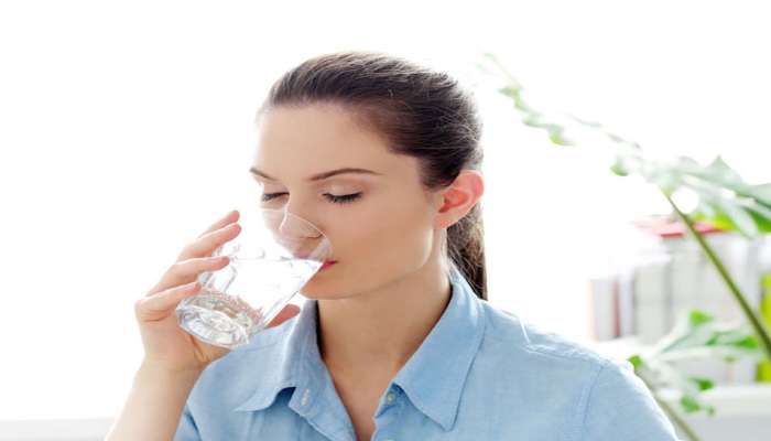 Drinking Water Before Brushing Benefits: ब्रश न करता रिकाम्यापोटी पाणी पिणे फायदेशीर आहे का? जाणून घ्या सत्य