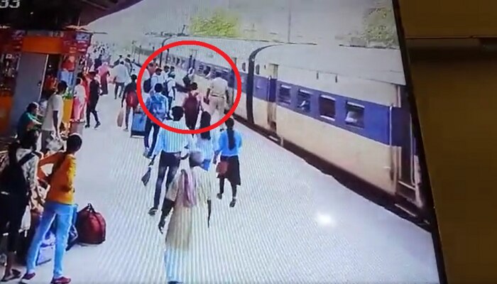 धावती ट्रेन पकडताना तरुणाचा तोल गेला आणि...पाहा धक्कादायक VIDEO