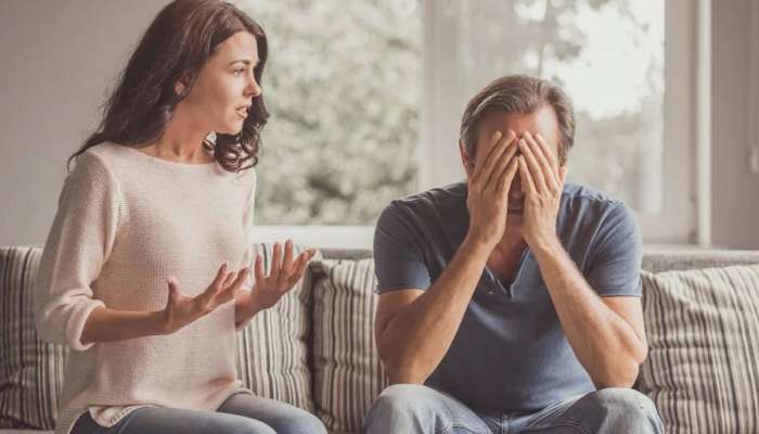 Relationship Tips: पतीच्या &#039;या&#039; 4 गोष्टींचा पत्नीला येतो राग, तुम्ही ही करतात का अशी चूक