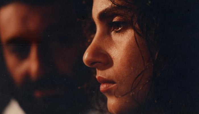 Dimple Kapadia सोबत इंटिमेट सीन देताना या अभिनेत्याचा सुटला ताबा; पुढे जे झालं... 