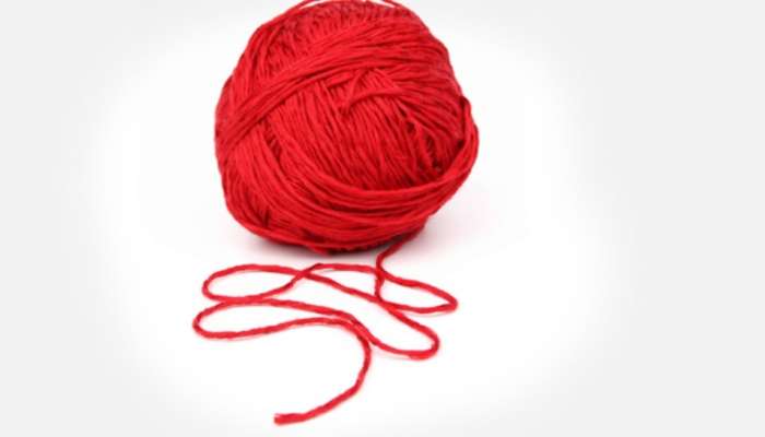 Cons of Red Thread: सावधान! या राशींच्या लोकांनी कधीही लाल धागा घालू नये, अधिक जाणून घ्या