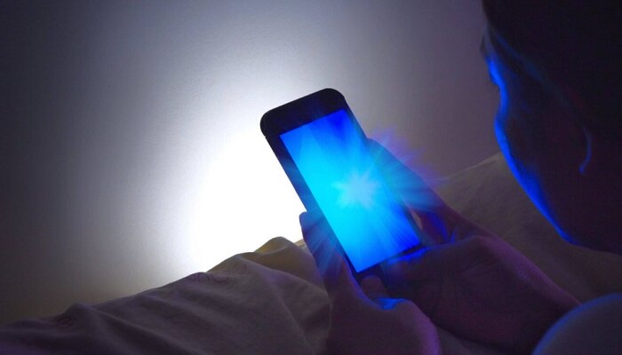 ब्लु लाईटचा शरीरावर कसा होतोय परिणाम..जाणून व्हाल हैराण 