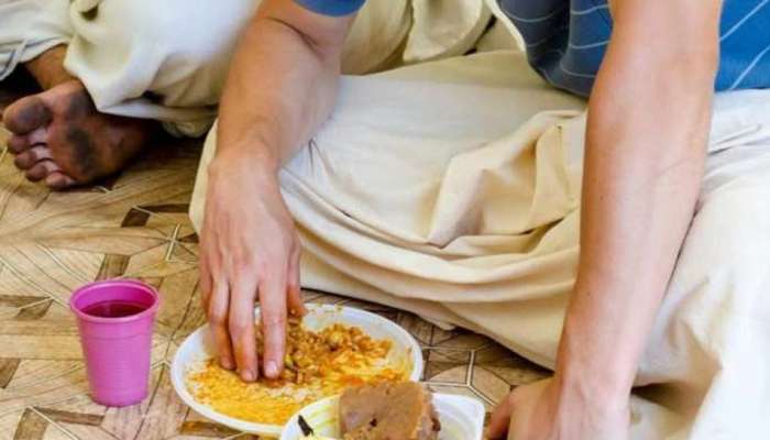 वदनि कवळ घेता...! तुम्ही जेवताना ही चूक तर करत नाही ना, जाणून घ्या 5 धार्मिक नियम