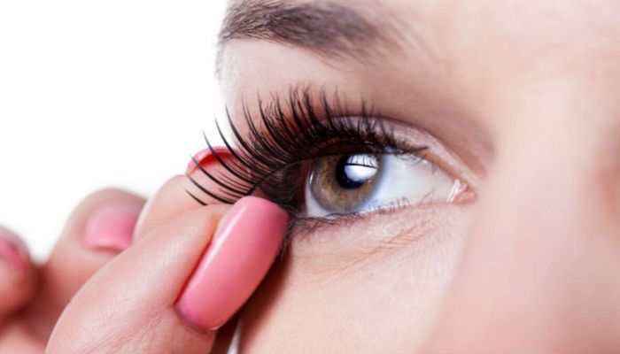 Fake eyelashes लावण्याऐवजी करा 'हे' घरगुती उपाय; मिळवा घनदाट पापण्या 