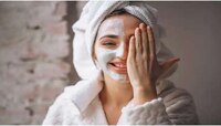 Health Tips: 'या' व्हिटामिन्सची कमतरता असल्यास स्किन फाटते, जाणून घ्या कारण