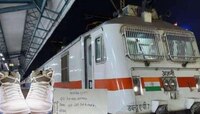 Shoe Theft: चालत्या रेल्वेत सीटखालून बुटाची चोरी, दोन राज्यांचे पोलीस घेतायेत शोध