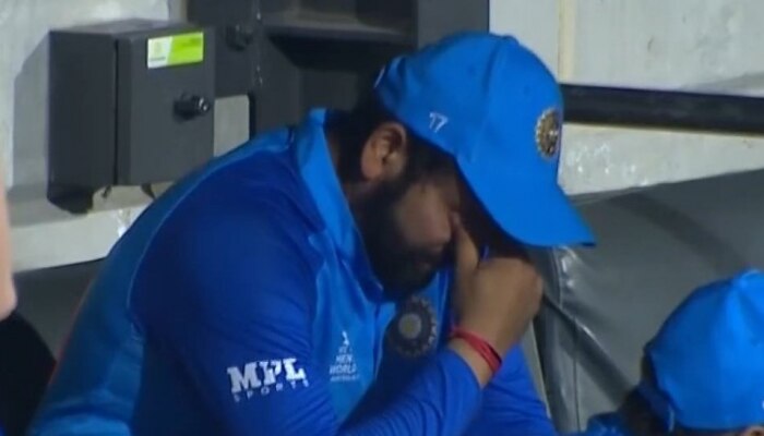 T20 World Cup: डगआउटमध्येच नाही तर ड्रेसिंग रूममध्येही Rohit Sharma ला कोसळलं रडू!