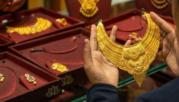 Gold Rate : सोने खरेदी करण्यापूर्वी जाणून घ्या नवे दर