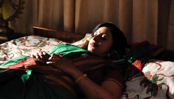 अवघ्या 20 वर्षाच्या 'या' अभिनेत्रीचा  कॅमेरासमोर ग्लॅमरस अंदाज... बेडरुममधला 'तो' Video केला शेअर...